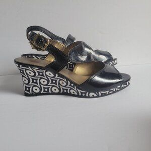 Soft Style Black Patent Leather Wedge Sandals Size 8 Geometric Pattern Heel Hush